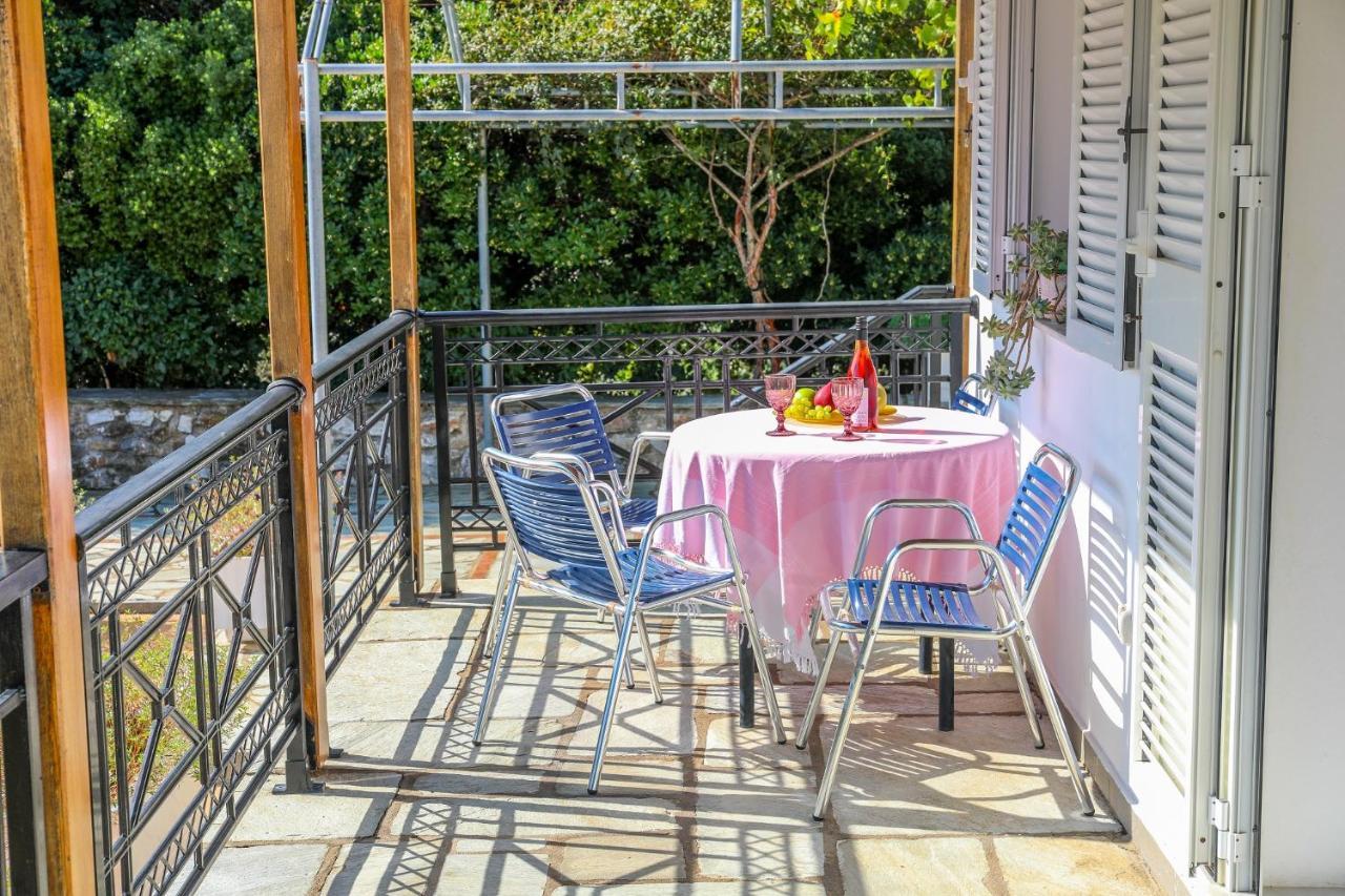 Villa Mitzelos Moni Evaggelistrias Екстериор снимка