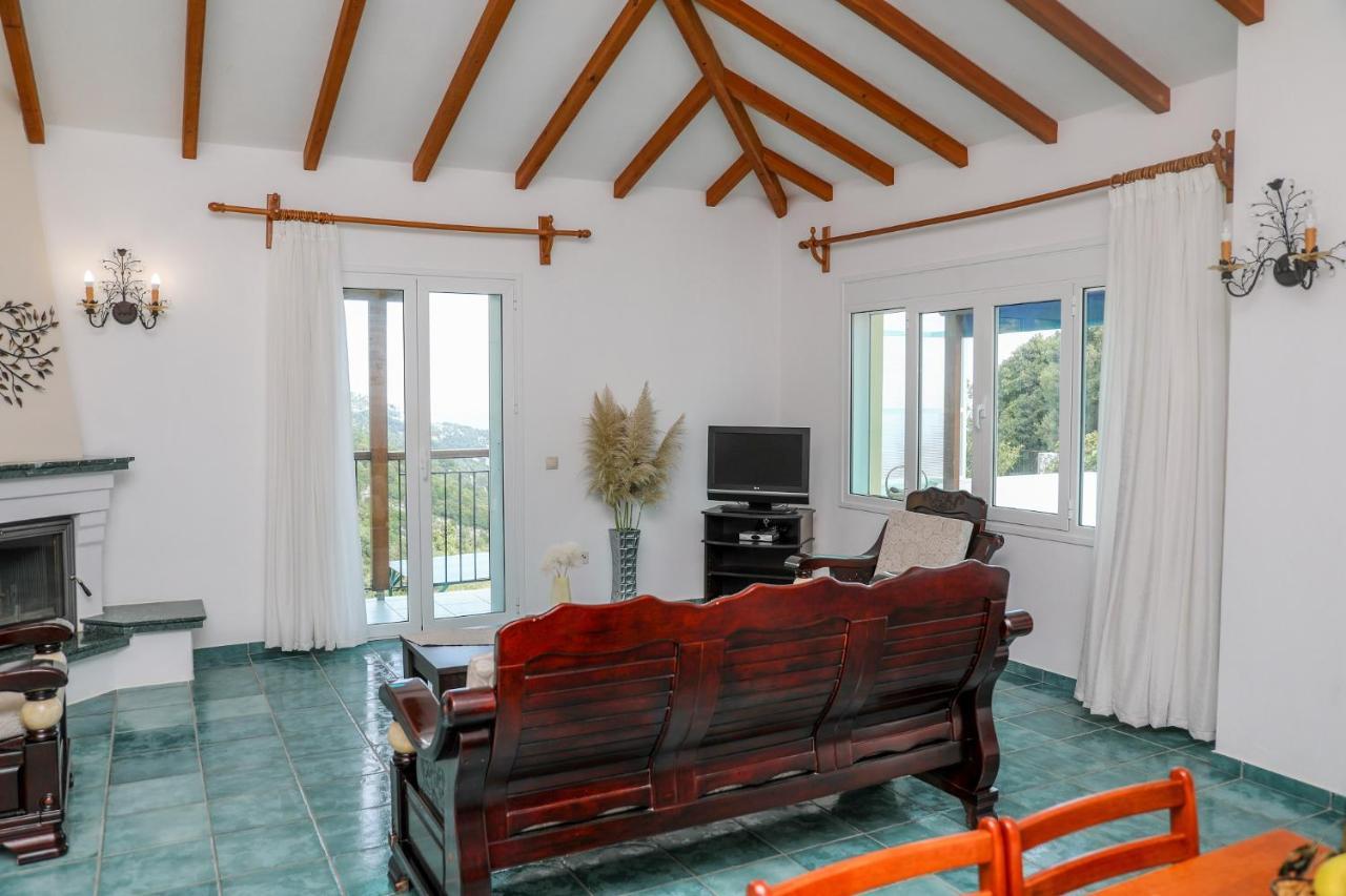 Villa Mitzelos Moni Evaggelistrias Екстериор снимка