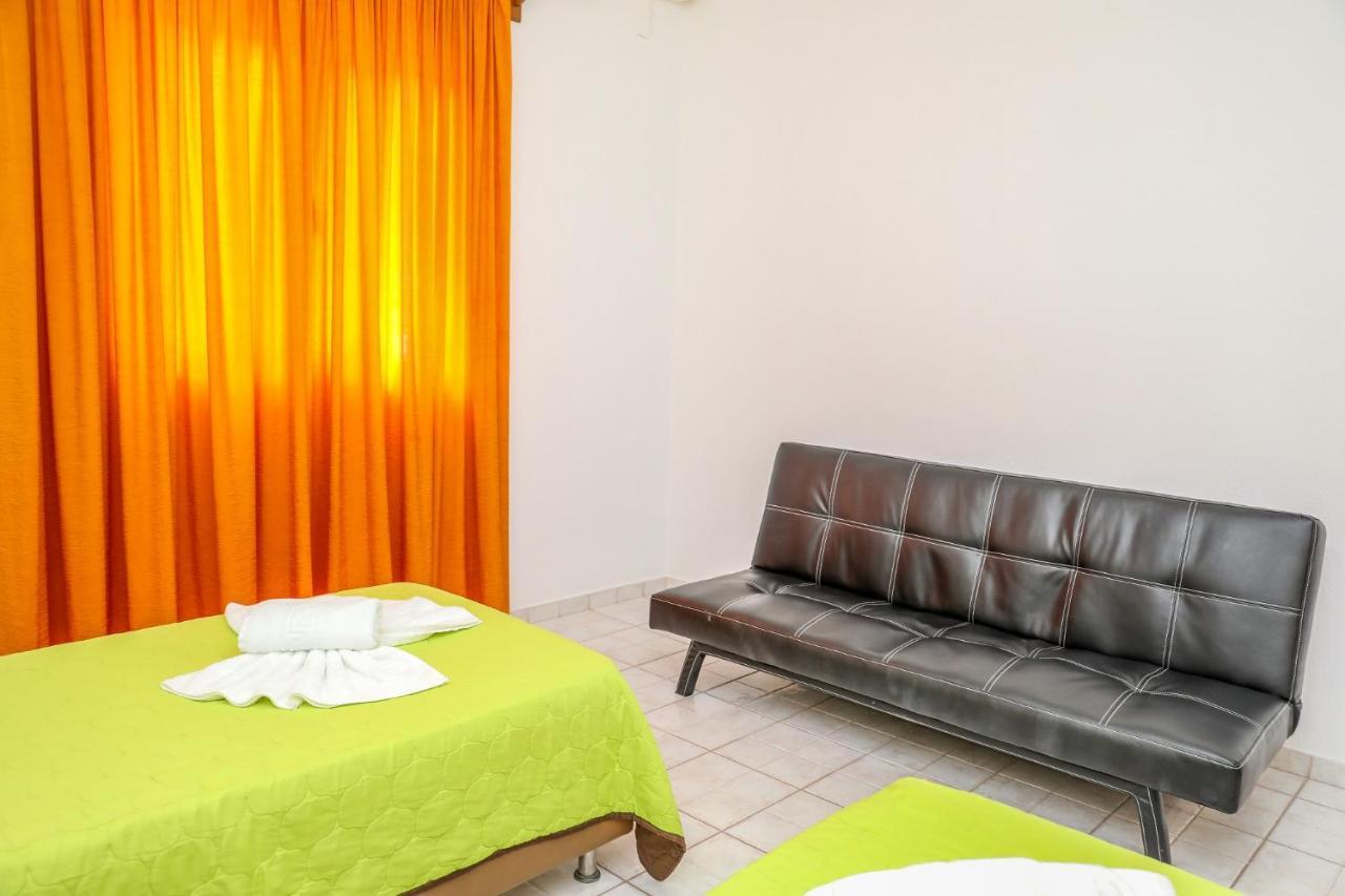 Villa Mitzelos Moni Evaggelistrias Екстериор снимка