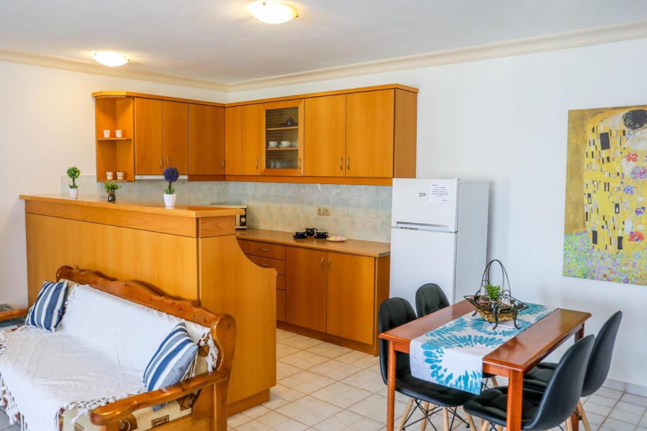 Villa Mitzelos Moni Evaggelistrias Екстериор снимка