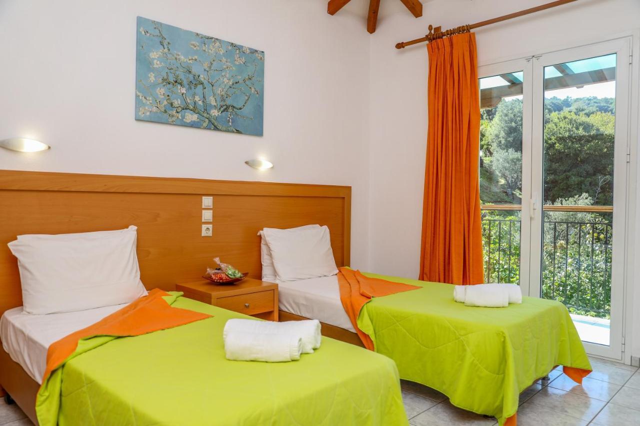 Villa Mitzelos Moni Evaggelistrias Екстериор снимка