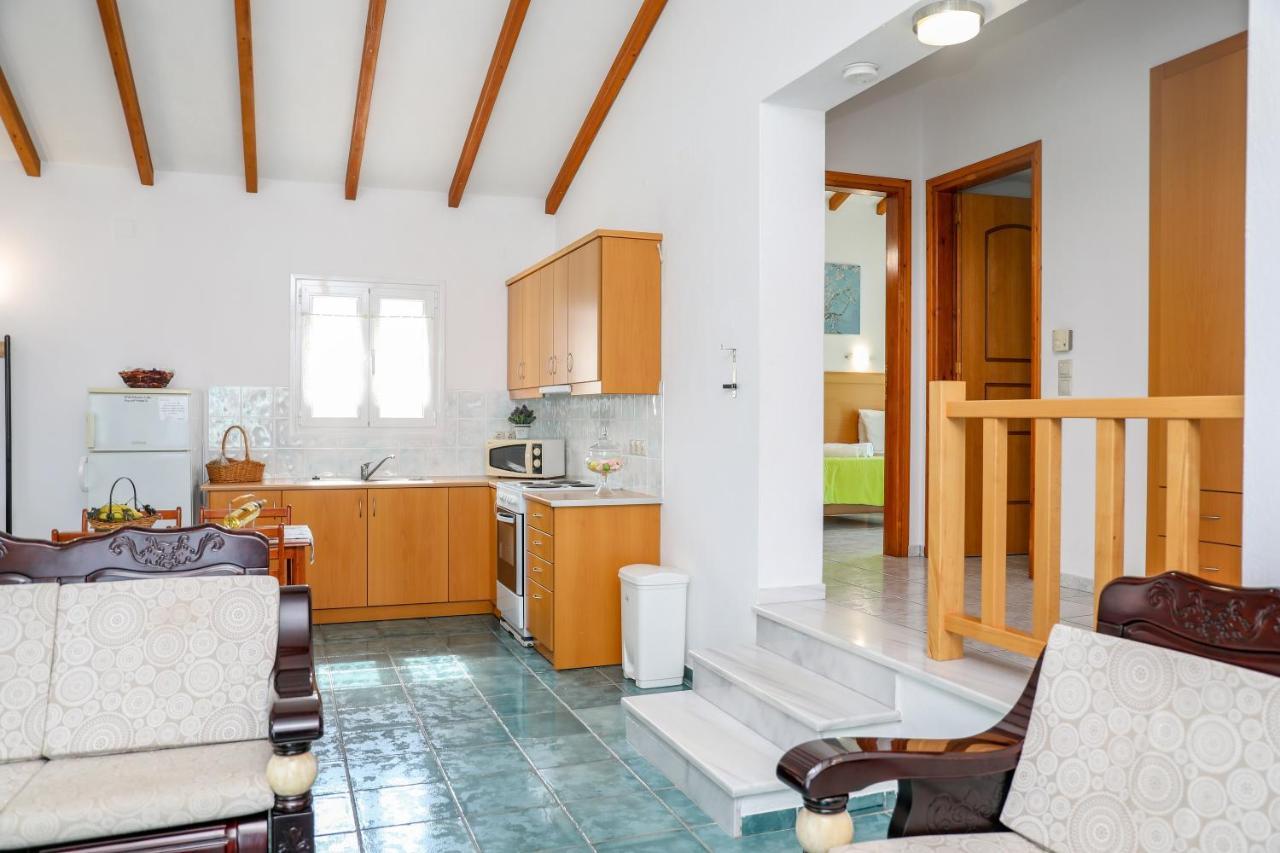 Villa Mitzelos Moni Evaggelistrias Екстериор снимка