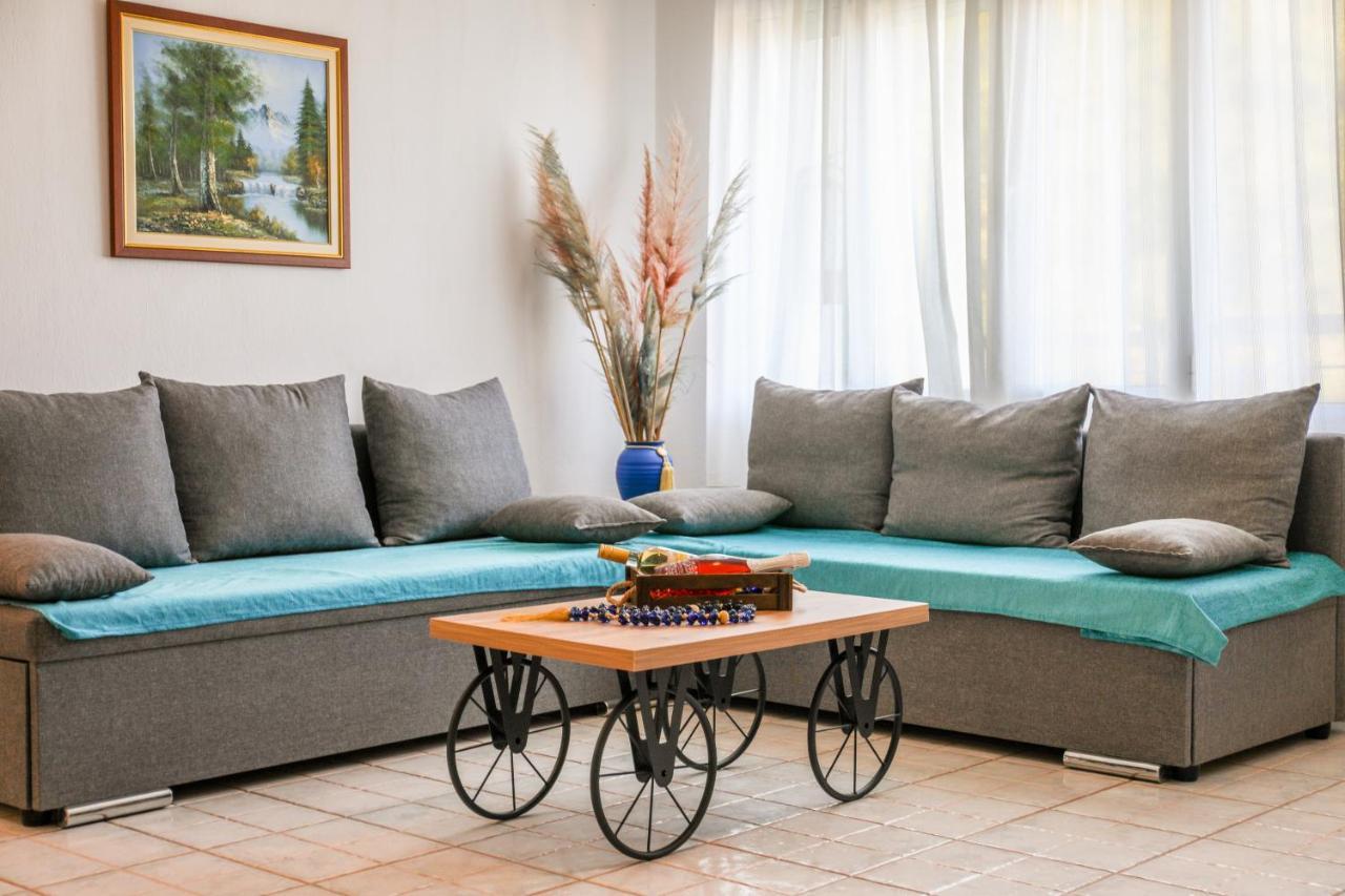 Villa Mitzelos Moni Evaggelistrias Екстериор снимка